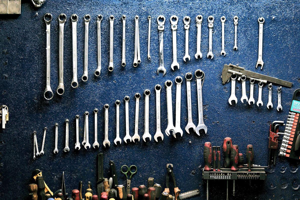 Mechanic tools and keys